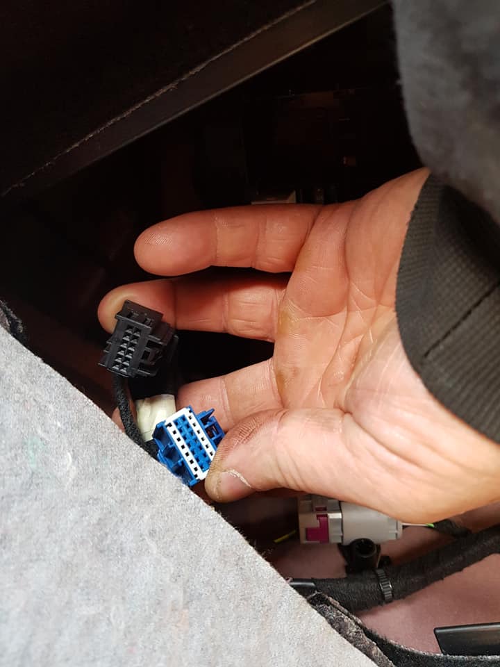 [Image: Parking%20sensors%20plugs..jpg]